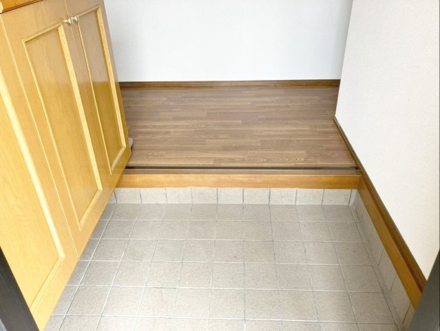 福岡市東区西戸崎１丁目　中古戸建の玄関|木目の温かみを感じる玄関です！