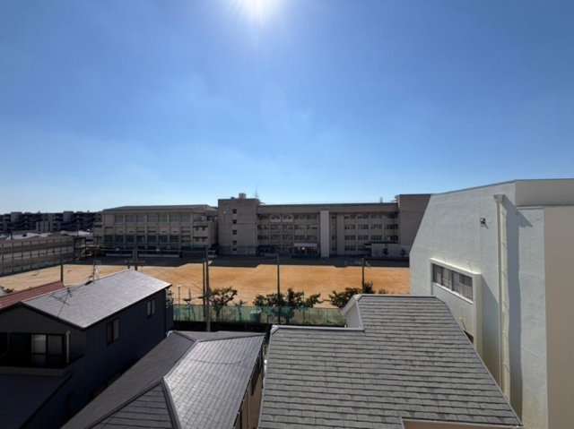 マンションラージの展望|最上階　採光と通風を享受できる
