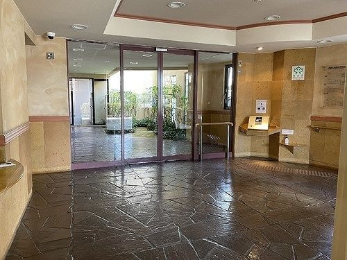 野村ステイツ河原町ガーデンスクエアのロビー