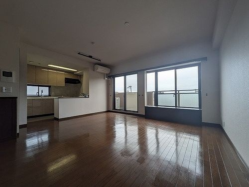 野村ステイツ河原町ガーデンスクエアの居間・リビング