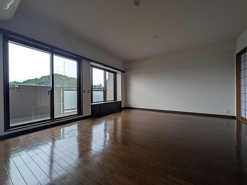 野村ステイツ河原町ガーデンスクエアの居間・リビング