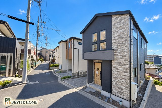 ■BESTie100■二俣川歩4分♪建物101.22㎡×LDK18.5帖の前面道路含む現地写真|前面道路含む現地写真です。
