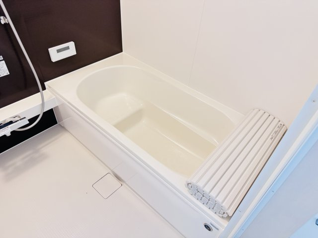松戸市殿平賀新築戸建【殿平賀小学校：2分】の浴室|足を伸ばせる広々浴槽で毎日リラックス♪
