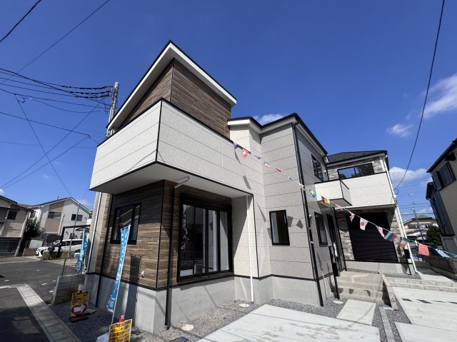 松戸市殿平賀新築戸建【殿平賀小学校：2分】の外観|1号棟外観・完成済み内覧可能です！