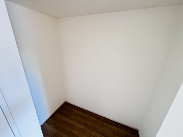松戸市殿平賀新築戸建【殿平賀小学校：2分】の収納|9.6帖寝室・ウォークインクローゼット