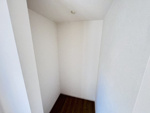 松戸市殿平賀新築戸建【殿平賀小学校：2分】の収納|6.3帖洋室・ウォークインクローゼット