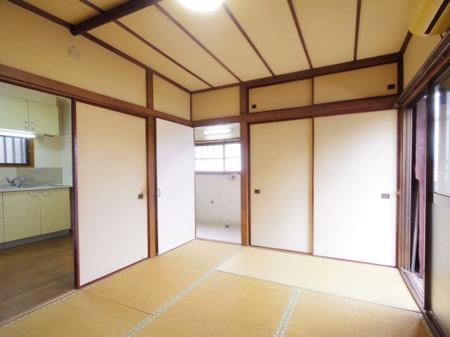 西堀２丁目戸建の居間・リビング