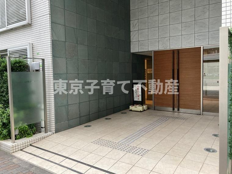 プラウドジェム市ヶ谷のロビー
