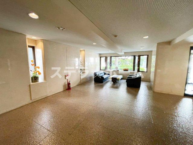 ダイアパレス新大阪のその他共用部分|エントランスも広々しています