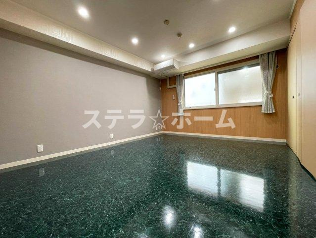 ダイアパレス新大阪の洋室|落ち着いた色調の洋室です
