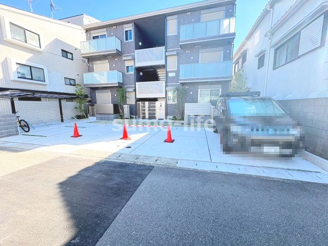 ROYAL CROWNの駐車場