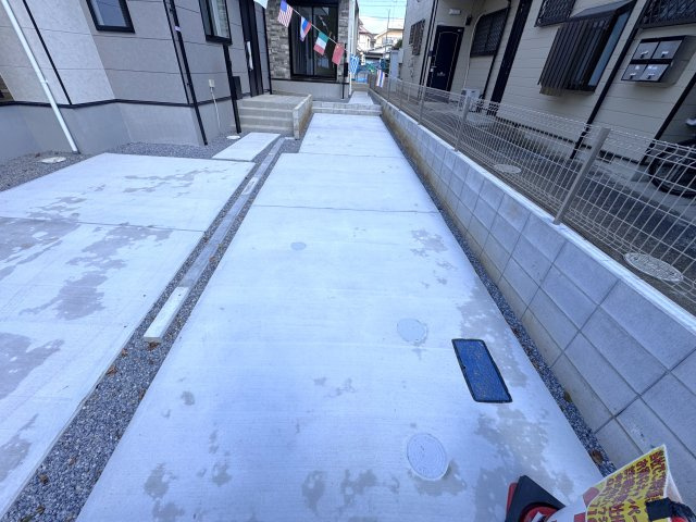 松戸市殿平賀新築戸建【殿平賀小学校：2分】の駐車場|2号棟駐車スペース・縦列2台駐車可