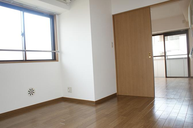 神戸市灘区徳井町５丁目の賃貸マンションの居間・リビング