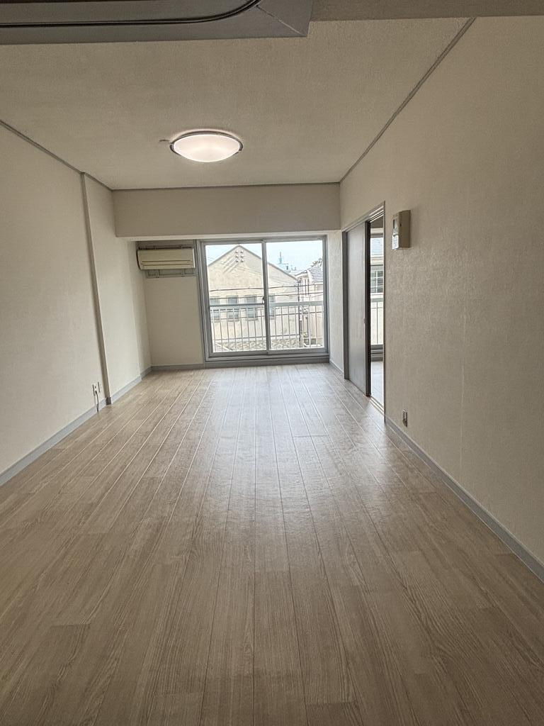 芦屋市松浜町の賃貸マンションの居間・リビング