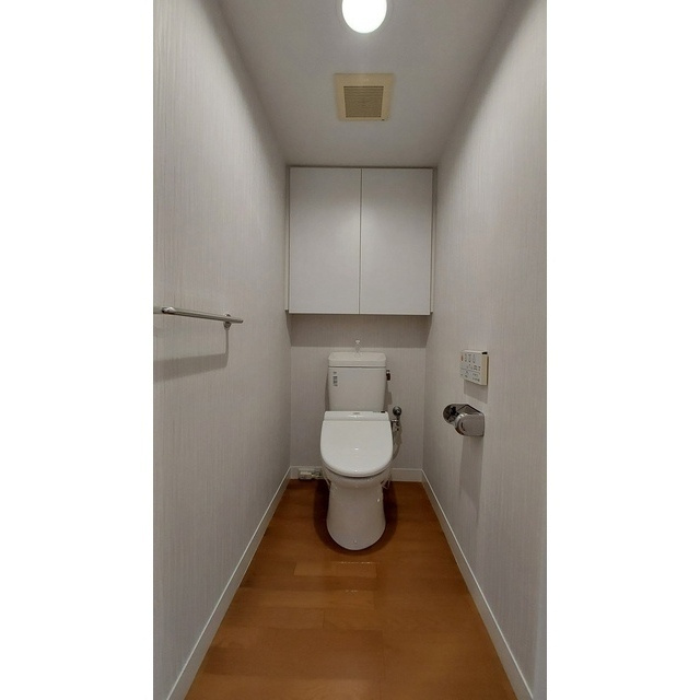 芦屋市朝日ケ丘町の賃貸マンションのトイレ