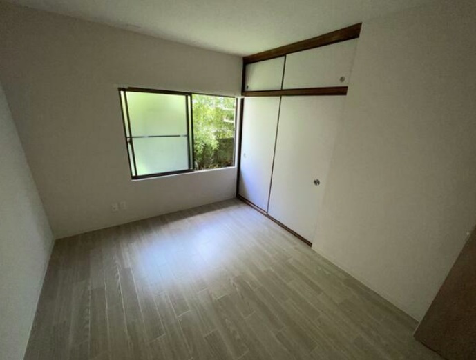 芦屋市呉川町のアパートの居間・リビング