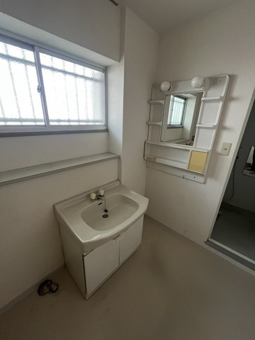 芦屋市東芦屋町のアパートの洗面所