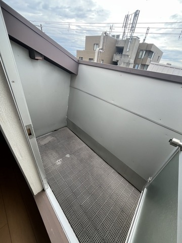芦屋市東芦屋町のアパートのバルコニー