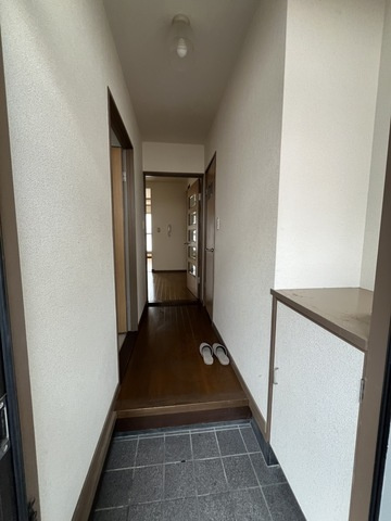 芦屋市東芦屋町のアパートの玄関