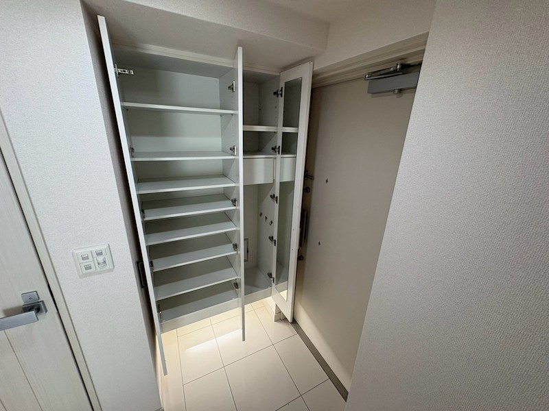 神戸市中央区小野柄通３丁目の賃貸マンションの玄関