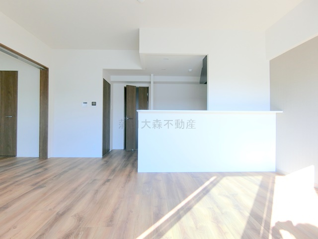 CALME OMORINAKAの居間・リビング