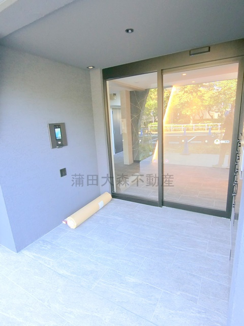 CALME OMORINAKAのエントランス|防犯カメラTVモニター付オートロック宅配BOXメールBOX