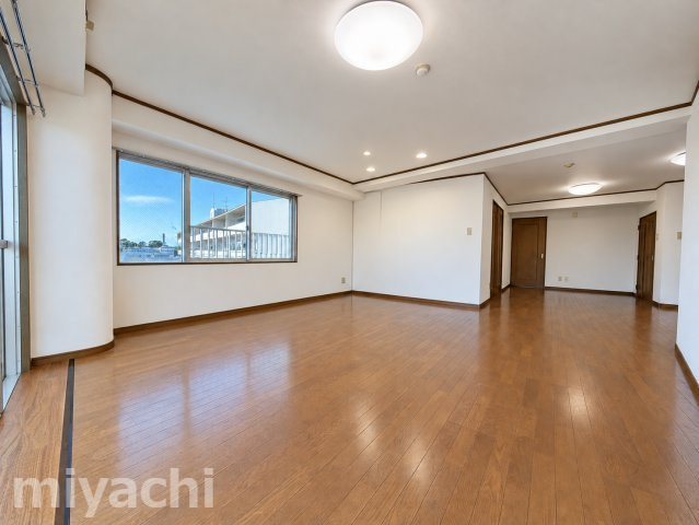 徳島市北田宮３丁目の賃貸マンションの居間・リビング