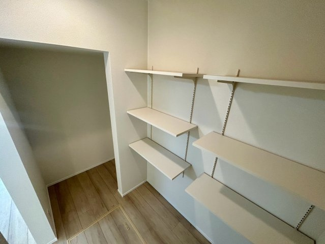 【仲介手数料無料】朝霞市本町１丁目の収納|キッチン横のパントリー