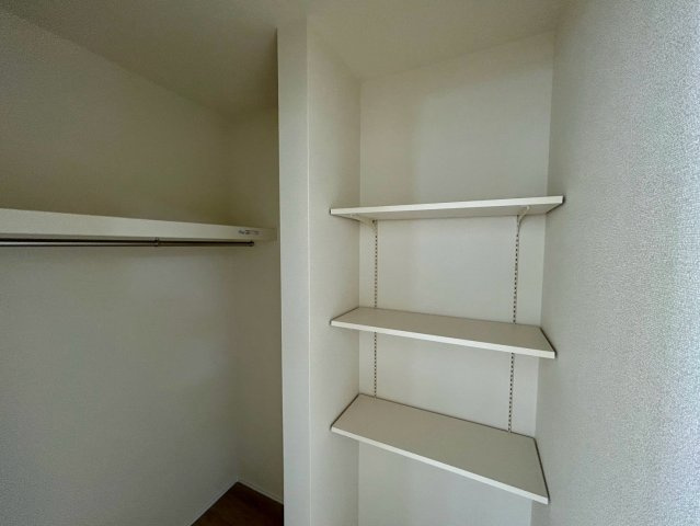 【仲介手数料無料】朝霞市本町１丁目の収納|リビングに併設しているファミリークローゼットです！