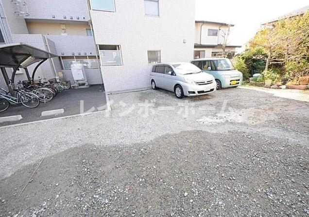 田中ハイツの駐車場|カースペースがあります