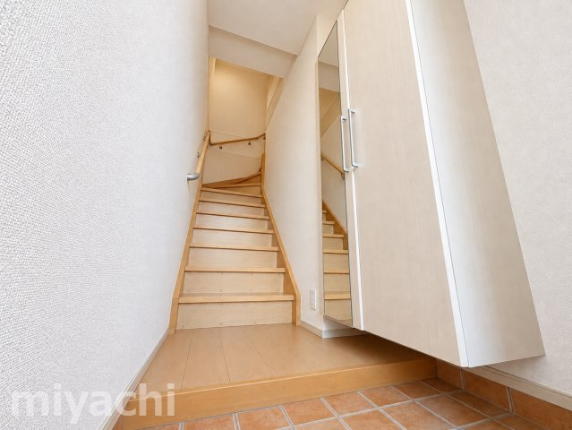 レヴェランス　Aの玄関