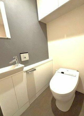 調布市菊野台３丁目の賃貸マンションのトイレ