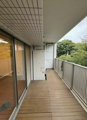 調布市菊野台３丁目の賃貸マンションのバルコニー