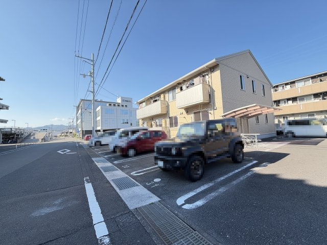 レジデンスKouga B棟の駐車場