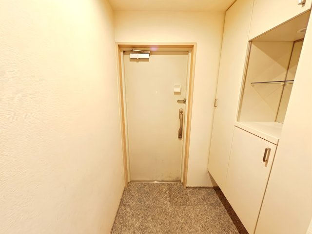 アルファライフ岡山駅南のその他|玄関にはシューズボックス、廊下にも物入を備え、住空間を広く使えます。