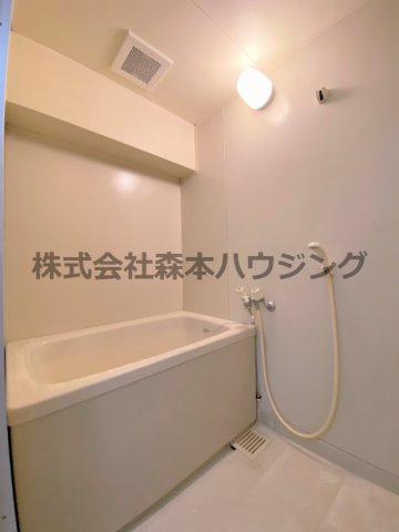 【浴室】 | 　グランドヴィラ門真 | ※同タイプ別室の写真を使用しています。
　設備内容や色調など相違がある場合は実際のお部屋の現状優先となります。