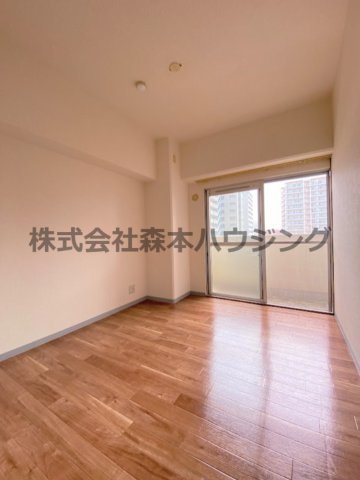 【洋室】 | 　グランドヴィラ門真 | ※同タイプ別室の写真を使用しています。
　設備内容や色調など相違がある場合は実際のお部屋の現状優先となります。