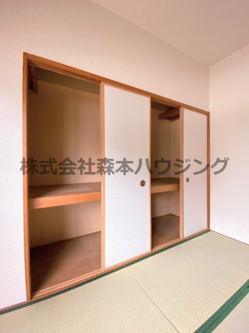 【収納】 | 　グランドヴィラ門真 | ※同タイプ別室の写真を使用しています。
　設備内容や色調など相違がある場合は実際のお部屋の現状優先となります。