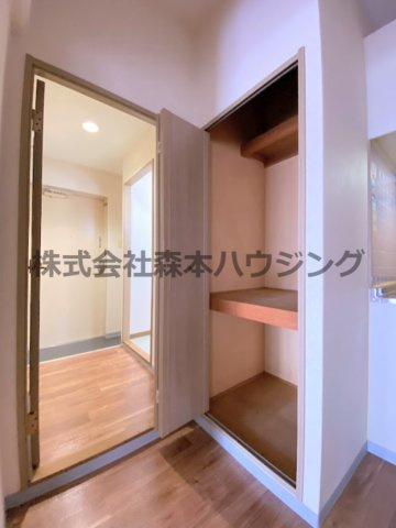 【収納】 | 　グランドヴィラ門真 | ※同タイプ別室の写真を使用しています。
　設備内容や色調など相違がある場合は実際のお部屋の現状優先となります。