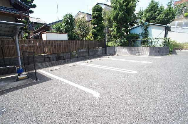 ラブリーハウスの駐車場
