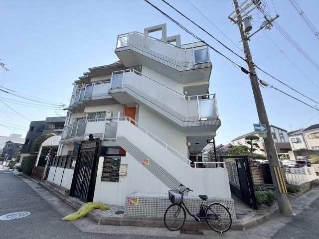 エグゼ西川の外観
