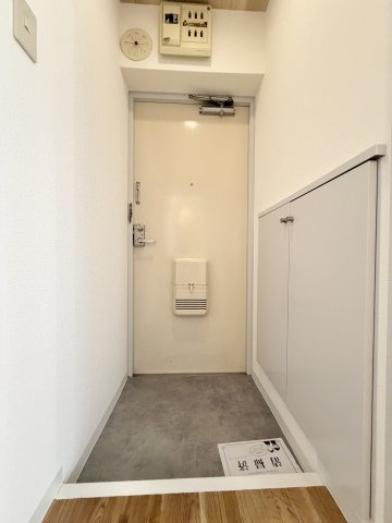 エグゼ西川の玄関