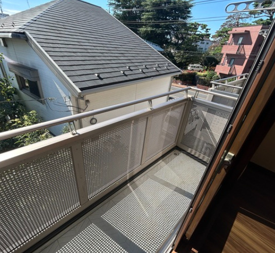 調布市調布ケ丘４丁目のアパートのバルコニー