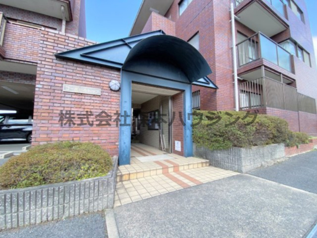 【エントランス】 | 　コーポヒルトップ | 落ち着いたエントランスです