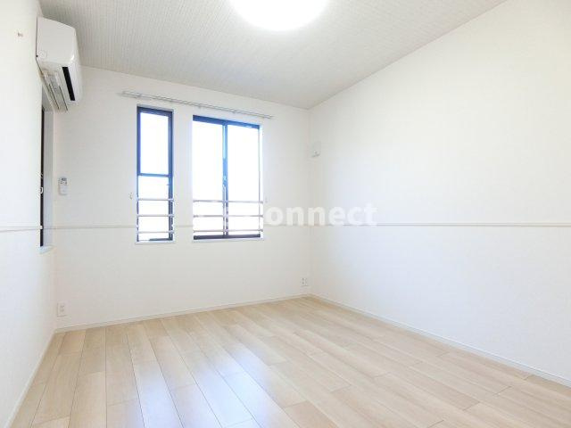 【その他】 | カントリーレイクⅢ | 洋室にもエアコン付きです。