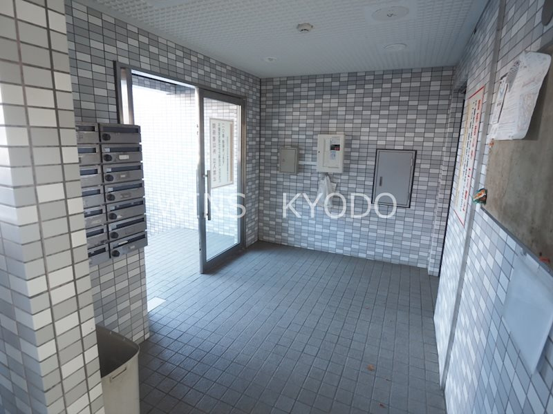 世田谷区喜多見５丁目の賃貸マンションのエントランス