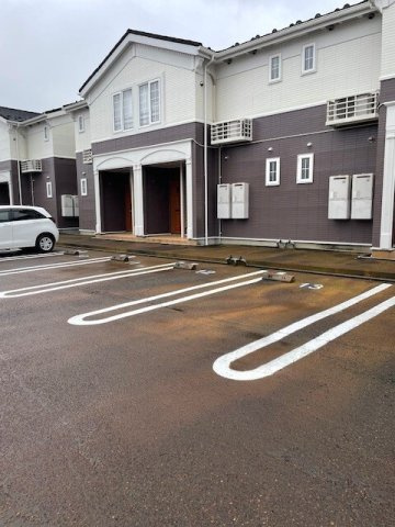 ヴィラ　ファミーユ　Ａの駐車場