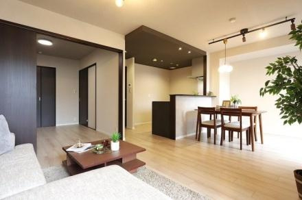ステイツ香里ヶ丘　中古 マンションの居間・リビング