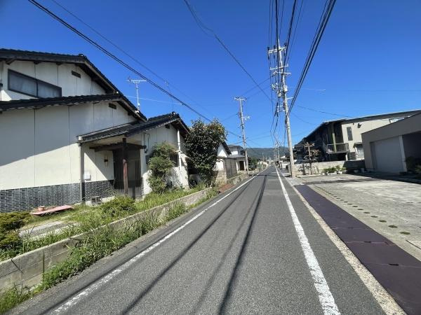 出雲市高岡町売り土地の前面道路含む現地写真