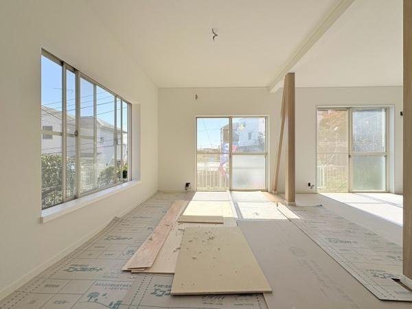 横浜市緑区青砥町の中古一戸建の洋室|洋室6帖！リビングに繋がるお部屋でリビングと合わせて広くご使用できます。※リフォーム途中です。